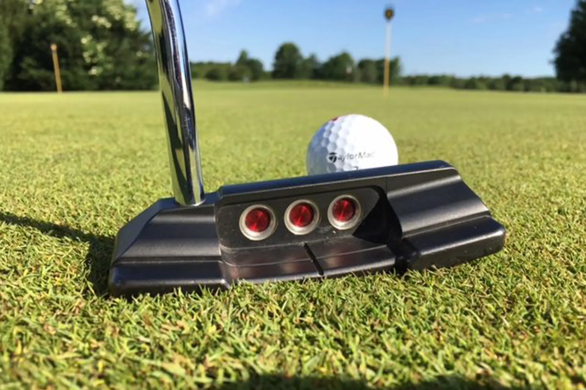 Exklusive Golf Trainingsreisen mit amp Golf – Sandra Scheer übt Schwünge mit einem Trainee